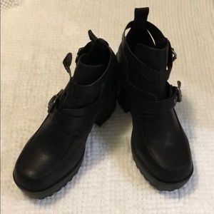 Women’s platform boots
